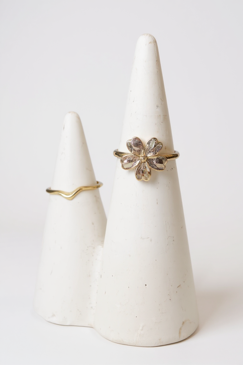 Wavy ring