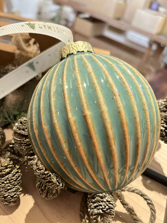 Julekugler - stor rund, riflet grøn