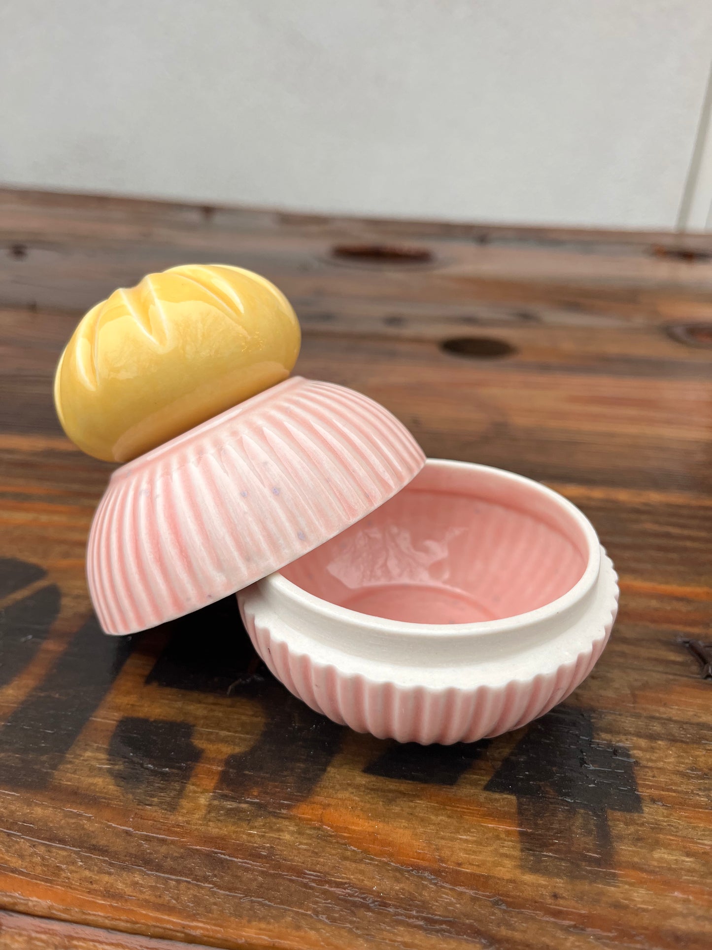 Rille bonbonniere lyserød