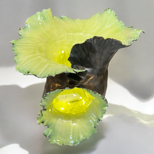 Koralis skulptur med bronze farve og gul glasur