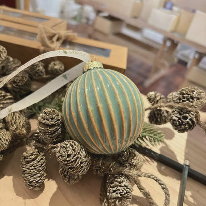 Julekugler - stor rund, riflet grøn